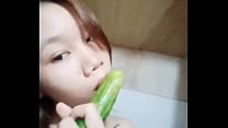Экзотический секс с огурцом горячо